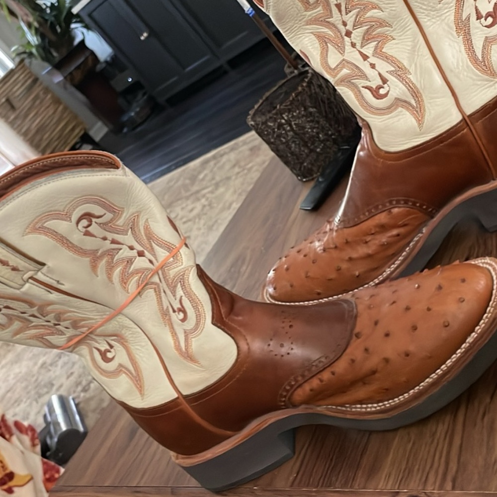 Boot - Picture 3 of 3